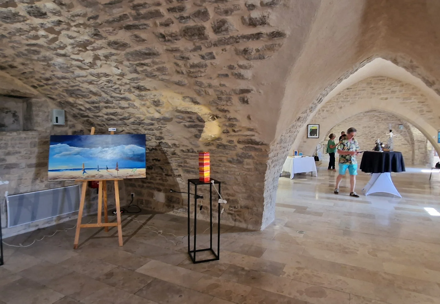 Exposition de l'artiste peinture Muriel Averos à la salle Romanes de Vézénobres en septembre 2025